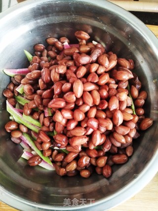 Peanuts Mixed with Radish Skins recipe