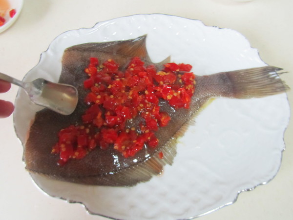 Steamed Golden Plaice with Chopped Pepper recipe