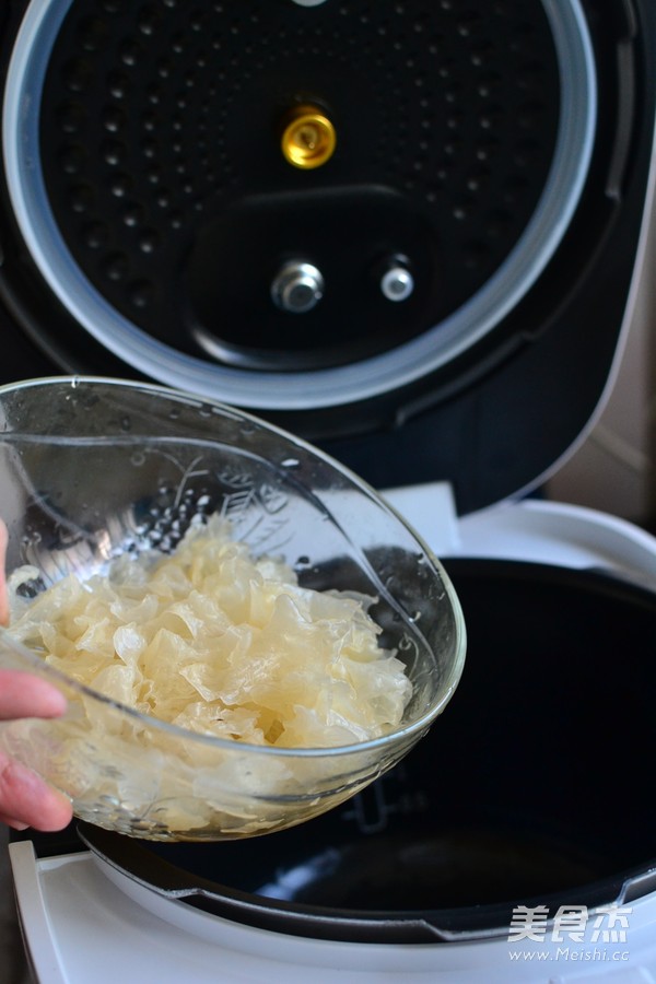 Purple Sweet Potato Barley and White Fungus Soup recipe
