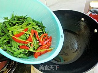 Stir-fried Tofu with Leek recipe