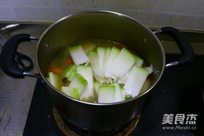 Cool Autumn Health-winter Melon and Wolfberry Pork Ribs Soup recipe