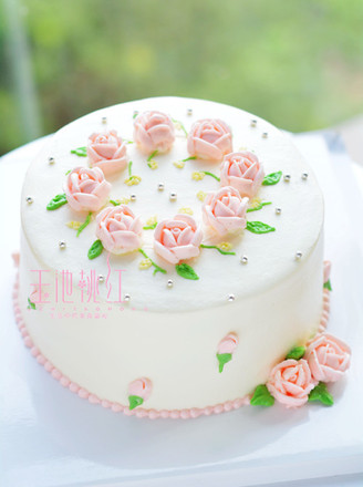 Creamy Frosted Rose Flower Cake