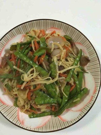 Fried Noodles with Snow Peas