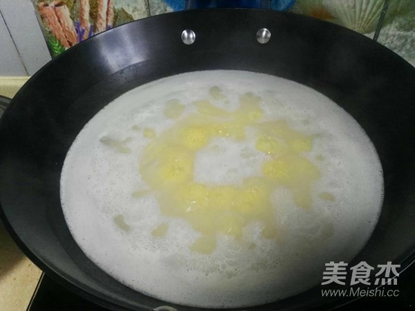 Nutritious Rice Porridge with Salted Egg and Vegetables recipe