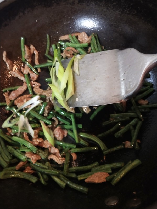 Stir-fried Pork with Cowpeas recipe