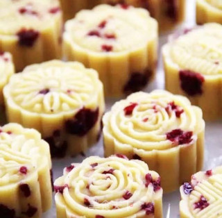 Mid-autumn Festival, Eat Cranberry Tartary Buckwheat Mooncakes! recipe