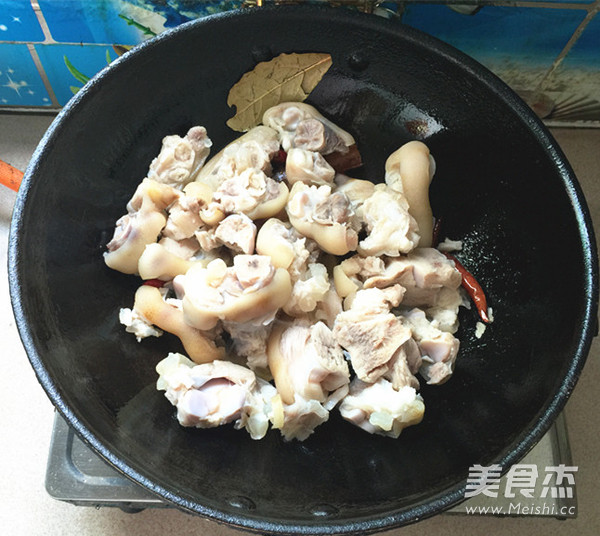 Braised Pork Trotters with Dried Bamboo Shoots recipe