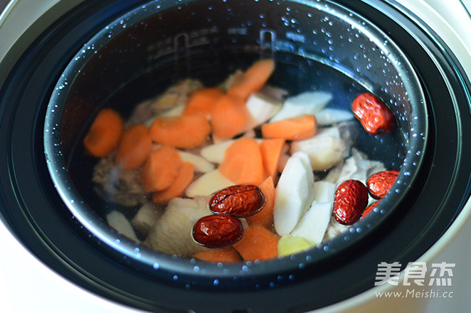 Stewed Chicken Soup with Carrots and Yam recipe