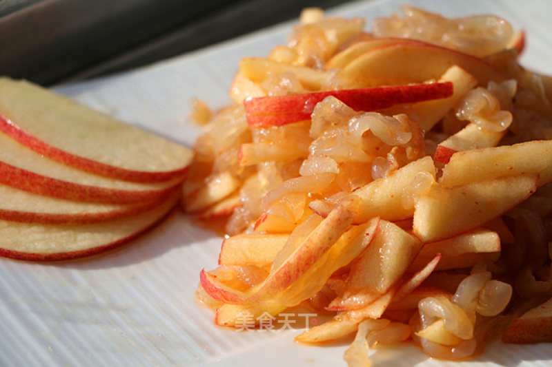 Jellyfish Mixed with Shredded Apple recipe