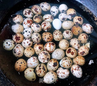 Braised Pork Knuckle and Quail Eggs recipe