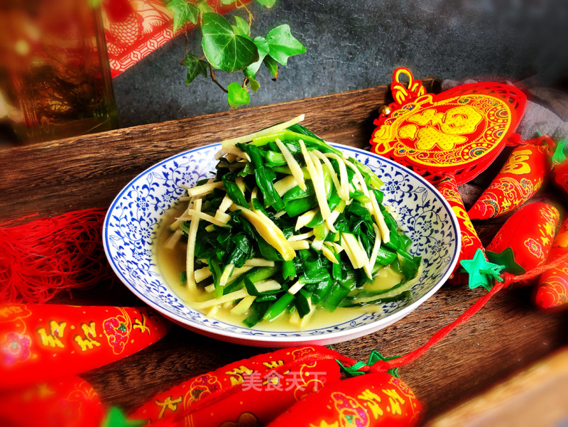 Stir-fried Shredded Bamboo Shoots with Leek recipe