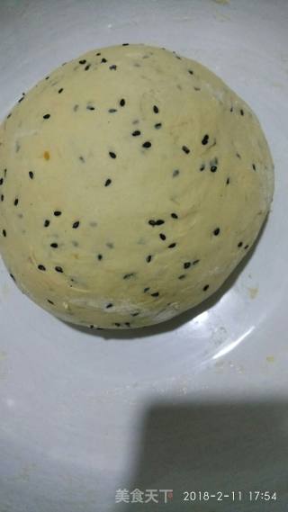 Sweet Potato and Black Sesame Fried Fruit recipe