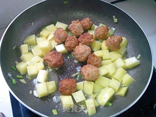 Pork Meatballs with Tomato Sauce and Potatoes recipe