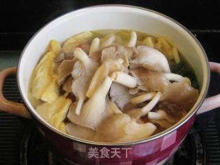 Xiuzhen Mushroom and Tofu Soaked Bacon Claypot recipe