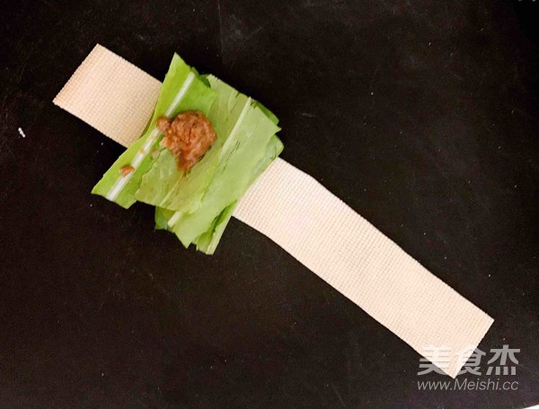 Lettuce Rolls with Bean Skin and Oil recipe
