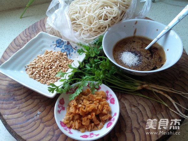 Hot Noodles with Sesame Paste recipe