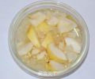 Nourish The Lungs and Relieve Cough-chuanbei Snow Pear White Fungus Soup recipe