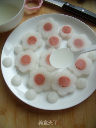 Ten Minutes to Let The Crystal Flowers Bloom on The Table-carrot Sausage Flower recipe