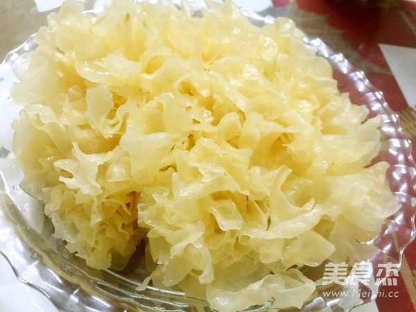 Tremella, Peach Gum, Soap Jap, Rice and Longan Soup recipe