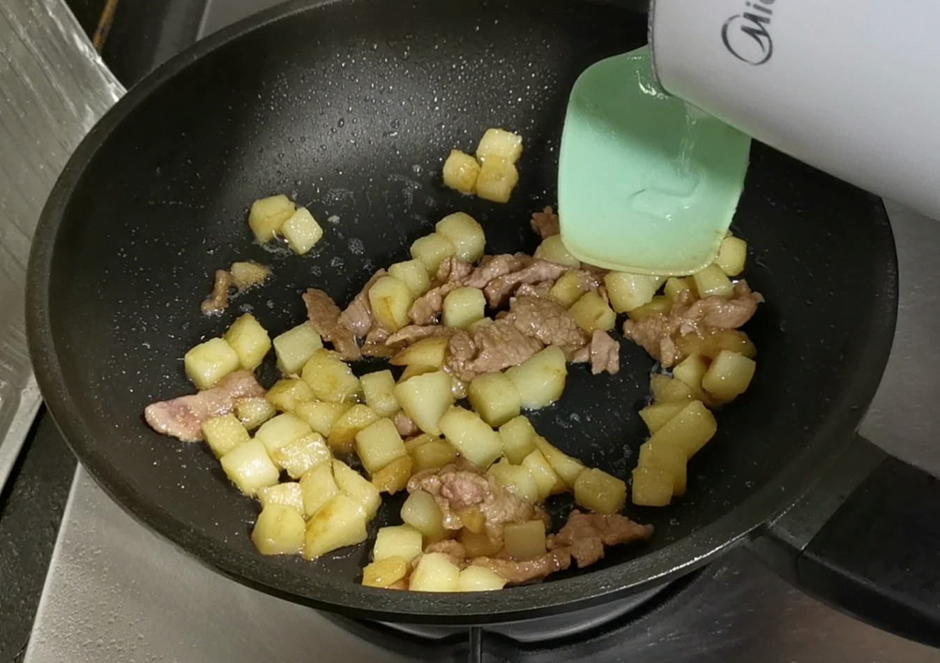 Stir-fried Beef with Potatoes recipe