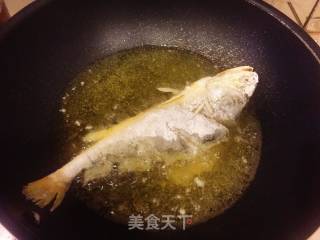 Crispy Yellow Croaker in Tomato Sauce recipe