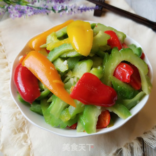 Stir-fried Bitter Gourd with Sweet Pepper recipe