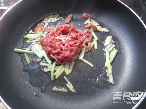 Fried Noodles with Shredded Pork recipe