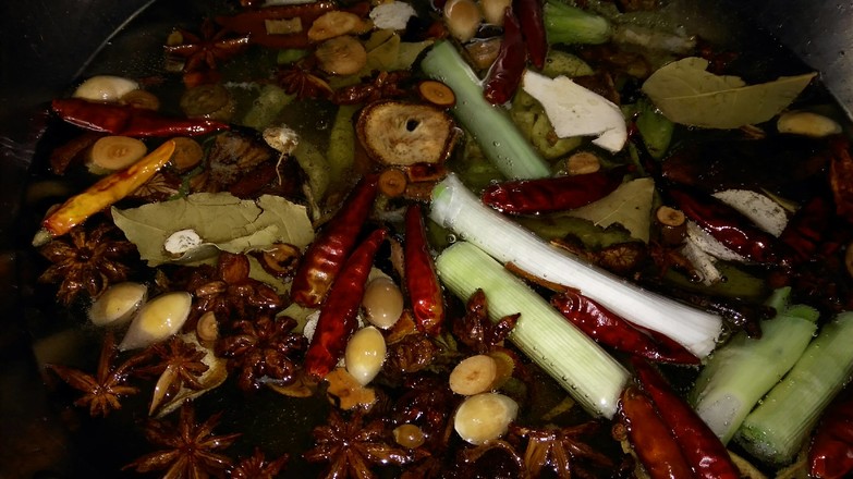 Homemade Sichuan-flavored Spicy Flavor and Mixed Vegetable Red Oil recipe