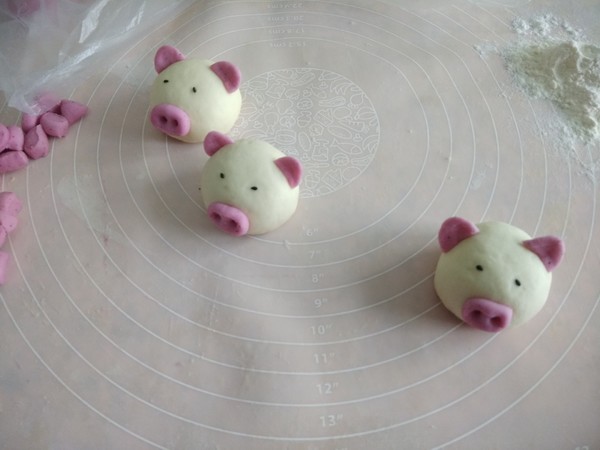 Color-changing Piglet Buns recipe