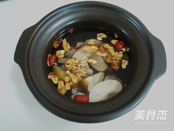 Supor. Chinese Pottery Walnut and Black Date Soup recipe