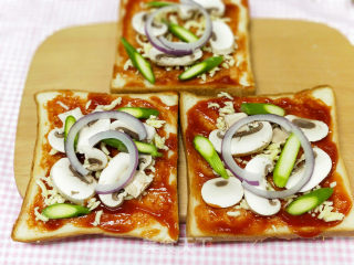 Mini Eel Toast Pizza recipe