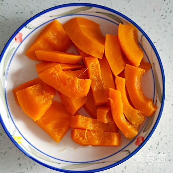 Make A Pumpkin Flower Roll recipe