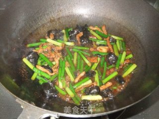 Stir-fried Shredded Pork with Garlic Moss recipe