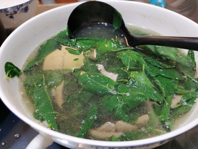 Pork Liver and Wolfberry Leaf Soup that Can be Made in Five Minutes recipe