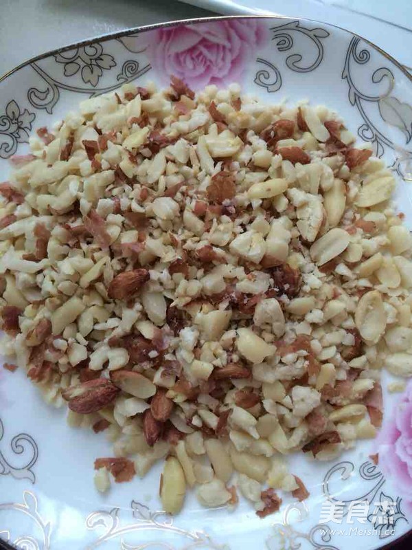 Stir-fried Autumn Rice Beans with Peanuts recipe