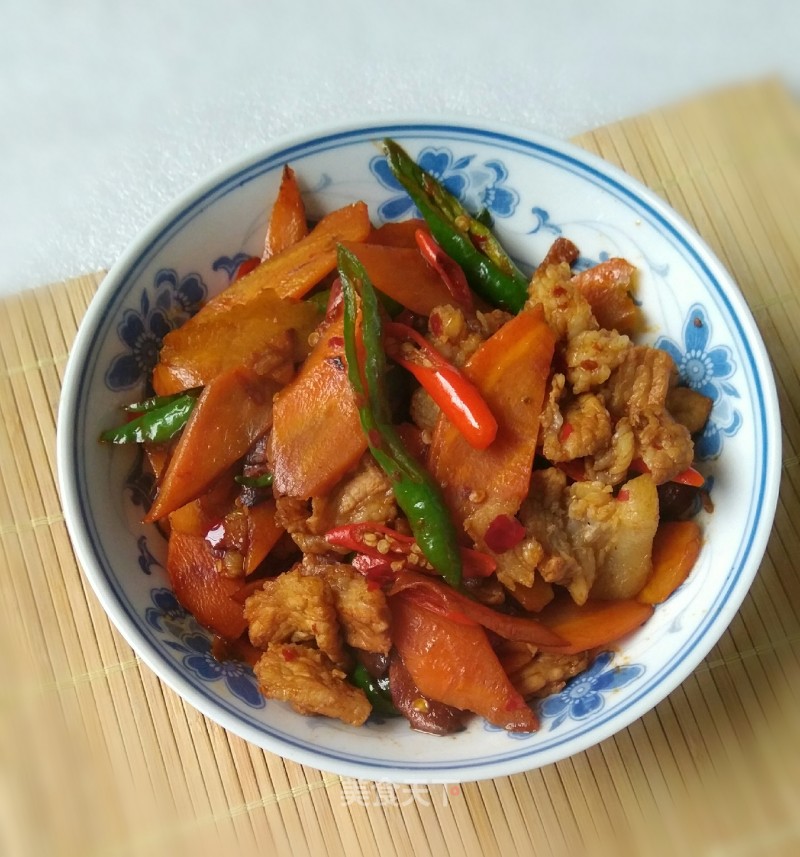 Stir-fried Pork with Sauce and Carrots recipe