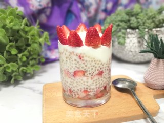 Strawberry Sago Mixed with Old Yogurt recipe