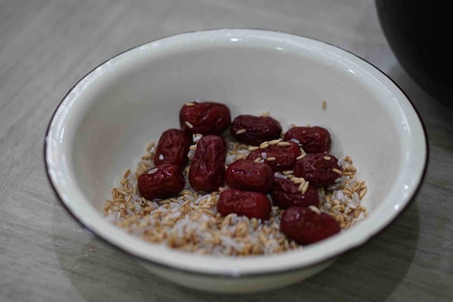 Oatmeal and Red Date Porridge recipe