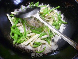 Stir-fried Green Peppers with Lamb Tail Bamboo Shoots recipe