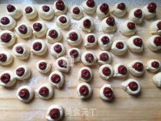 The Most Delicious Red Jujube Steamed Buns recipe