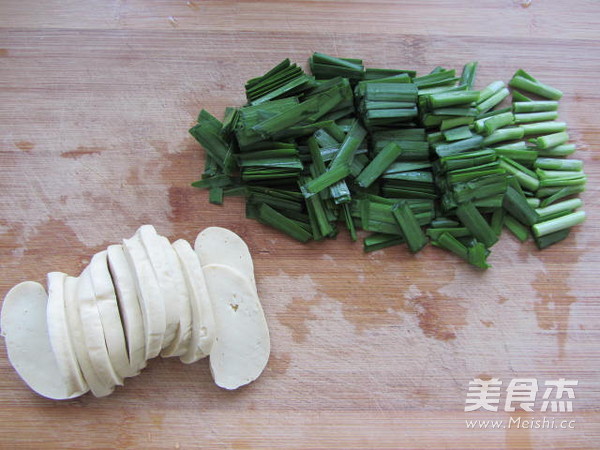 Stir-fried Vegetarian Chicken with Leek recipe