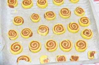 Two-color Spiral Biscuits recipe