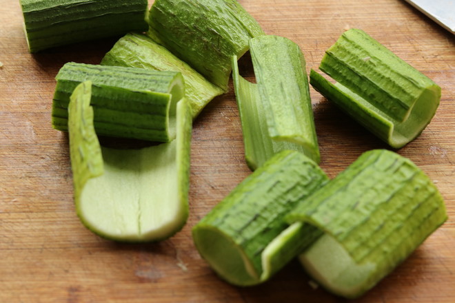 Stir-fried Loofah Skin with Green Pepper recipe