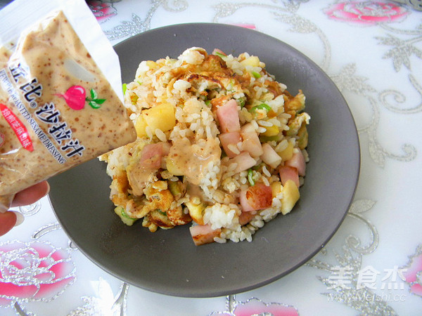 Egg-flavored Fruit Fried Rice recipe