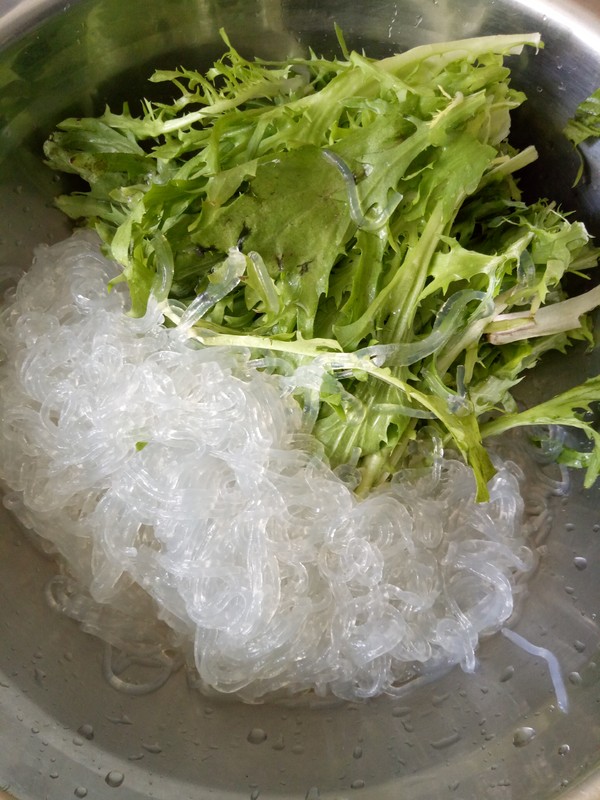 Mixed Vermicelli with Sesame Sauce and Bitter Chrysanthemum recipe