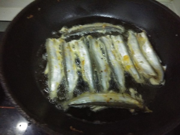 Pan-fried Barbecue Flavored Spring Fish recipe