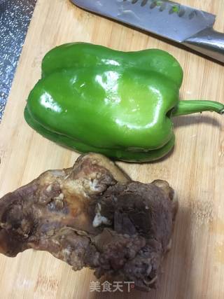 Stir-fried Pork Head with Green Pepper recipe