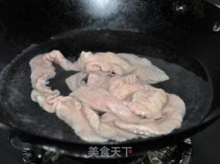 Mouth-watering Chili-fried Pork Intestines recipe