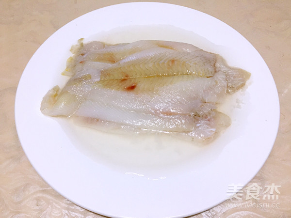 Steamed Wild Butterfly Fish Fillet with Scallion Oil recipe