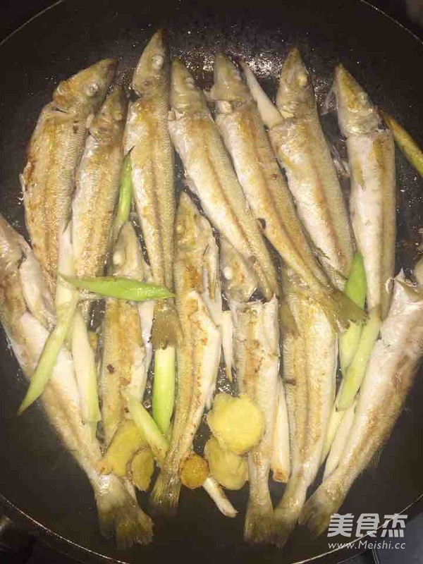 Fried and Baked Sand Pointed Fish with Bean Paste recipe